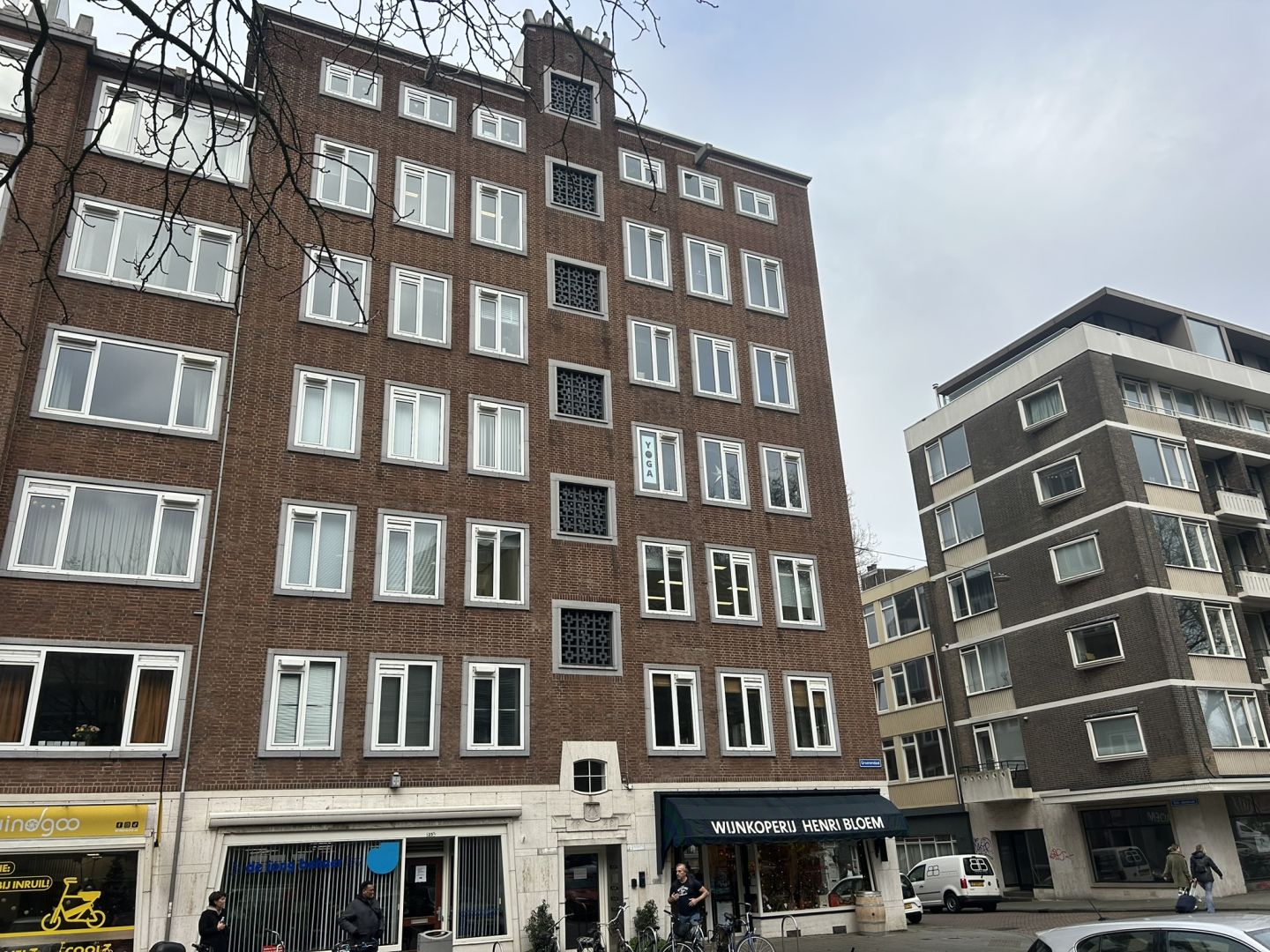 Bazou BV huurt ca. 160 m² kantoorruimte aan de Groenendaal 25B te Rotterdam.